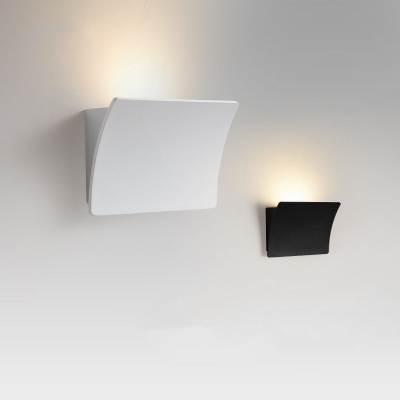 Contemporary Single Black/White Wall Mounted Sconce Metal Wall Light